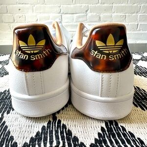 Womens Size 9 Stan Smiths adidas. Rare find. EUC❤️❤️